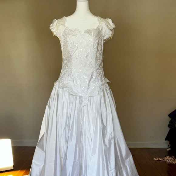 Alfred Angelo Wedding Dress~ - Picture 1 of 7